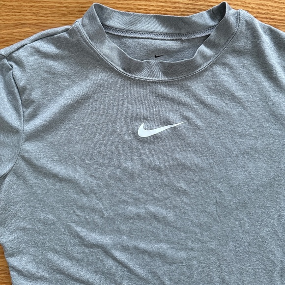 Nike Women's Grey Short Sleeve Dri-Fit Top (M) - Picture 2 of 6